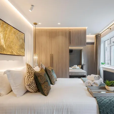 Luxury 2Bd 2Bth Apartment With Ac Opposite Harrods Unbeatable Location